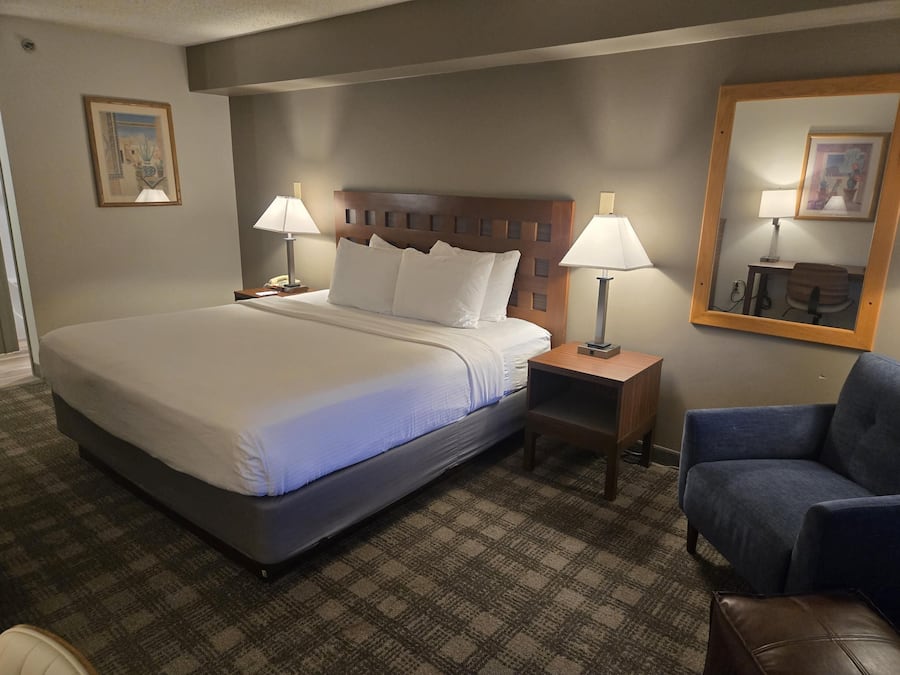 Skrivebord, skrivebord for bærbar PC og blendingsgardiner