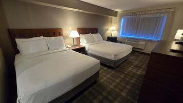 Escrivaninha, espaço de trabalho para notebook, cortinas blackout