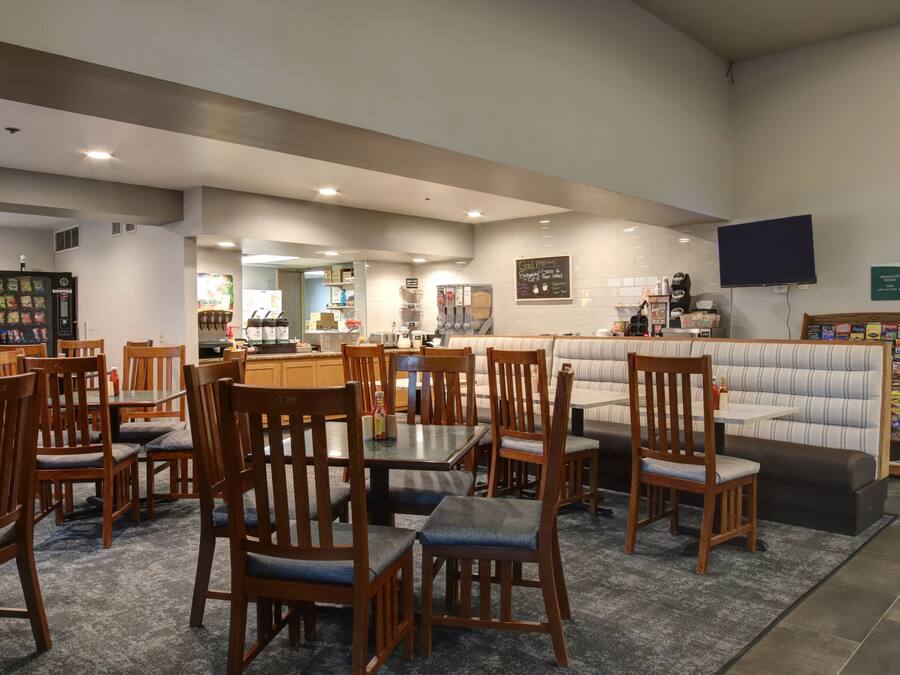 Café da manhã com buffet grátis todos os dias