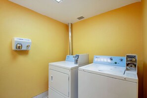 Laundry room - Travelodge by Wyndham Appleton (Appleton)
