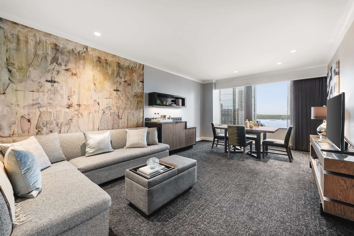 Suite, 1 trÚs grand lit et 1 canapé-lit (Water View) | Aire de séjour | Téléviseur à écran plat, films payants, haut-parleurs intelligents