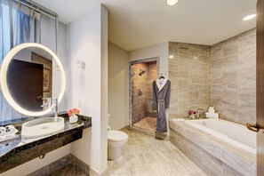 Penthouse Suite, 1 King Bed with Fireplace (Water View) | Bathroom