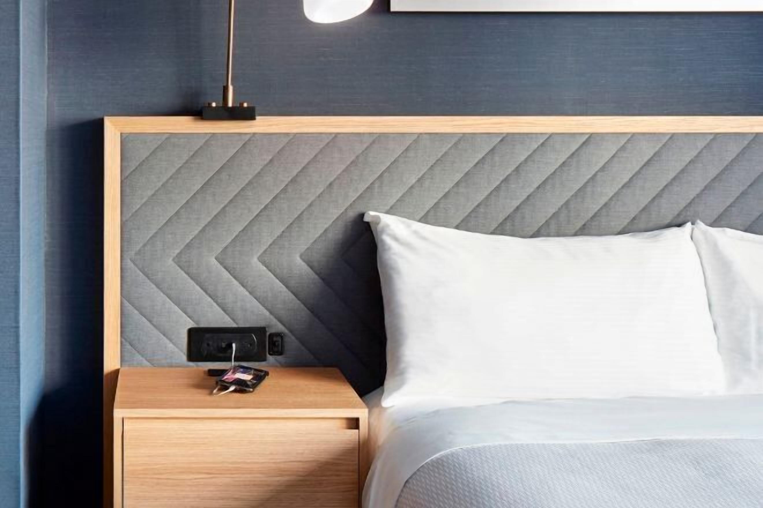 1 多间卧室、高档床上用品、客房内保险箱、办公桌