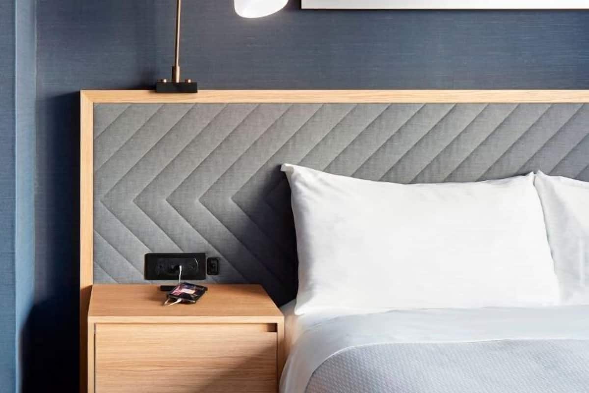 1 bedroom, premium bedding, in-room safe, desk