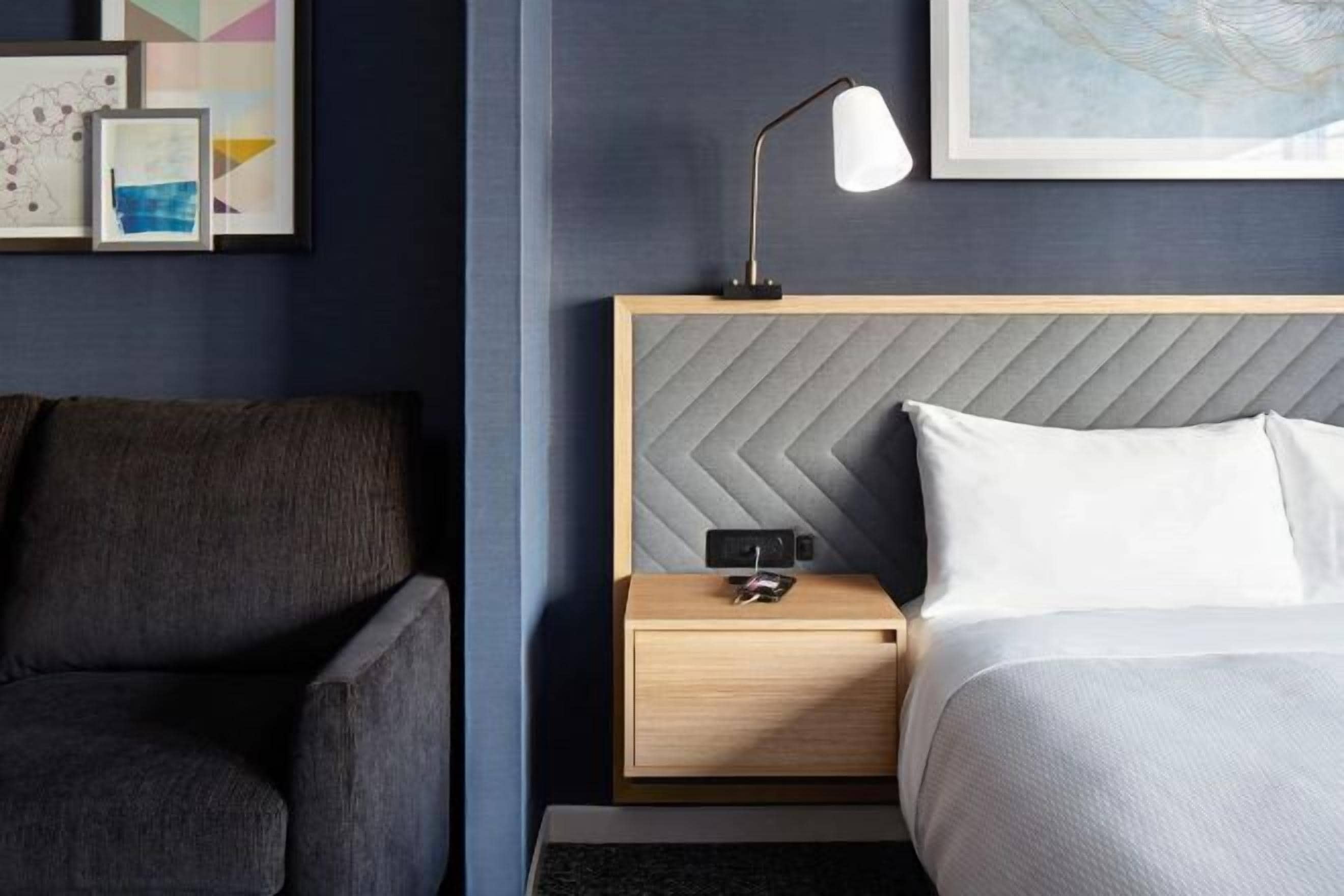 1 多间卧室、高档床上用品、客房内保险箱、办公桌