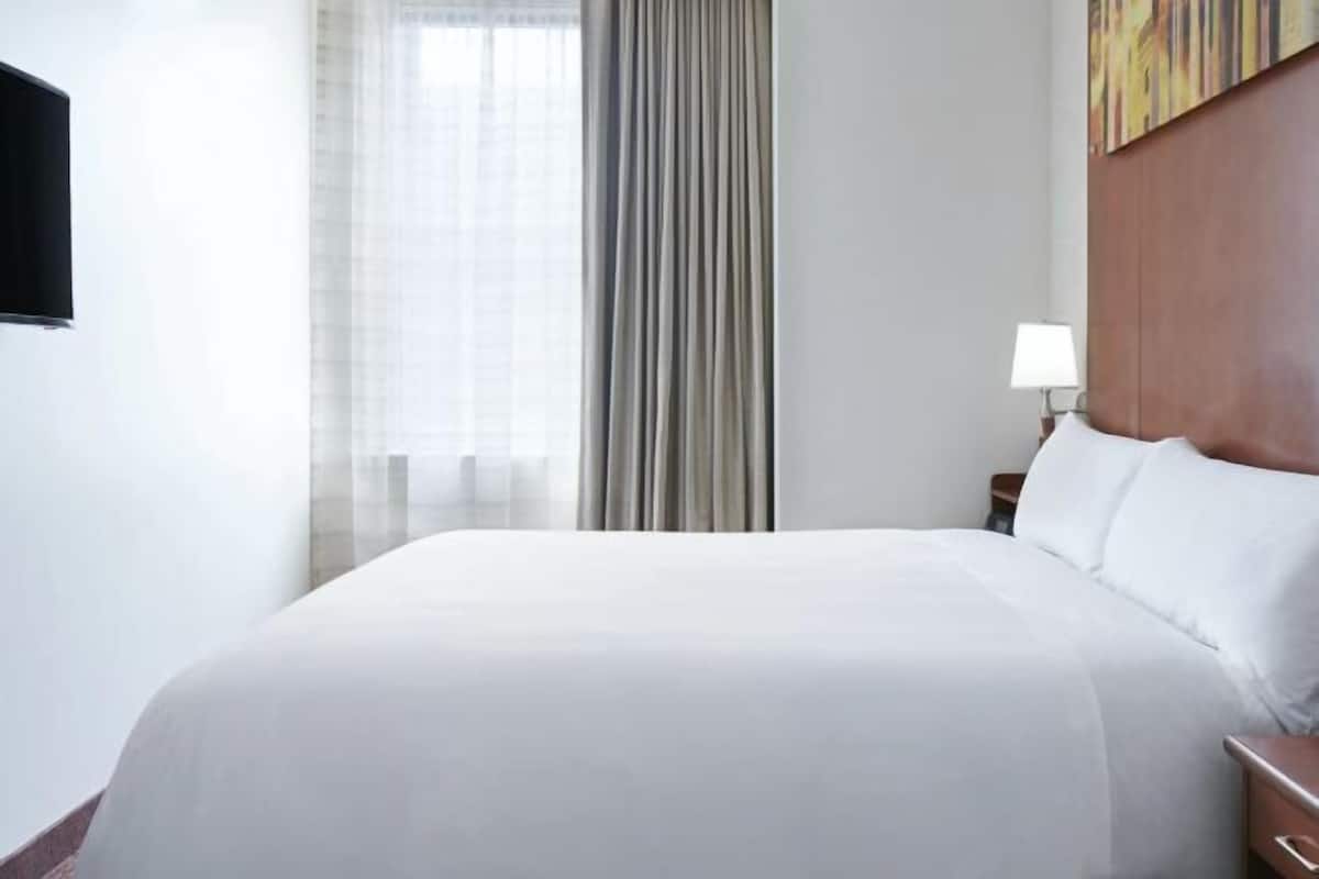 1 bedroom, premium bedding, in-room safe, desk