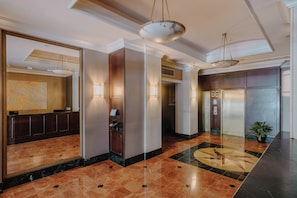 Lobby lounge
