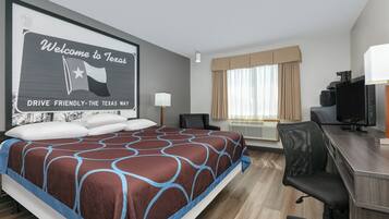 Zimmersafe, Schreibtisch, laptopgeeigneter Arbeitsplatz