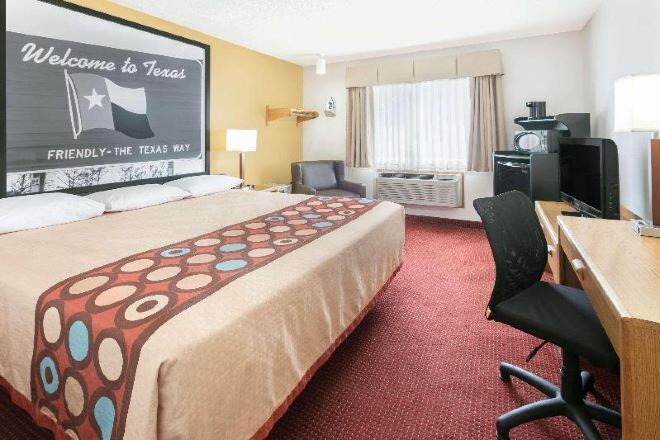 Caja de seguridad en la habitación y escritorio 