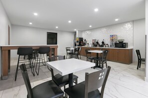 Desayuno continental gratuito y diario