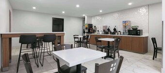 Super 8 by Wyndham Grapevine/DFW Airport Northwest