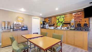 Desayuno continental gratuito y diario