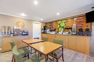 Free daily continental breakfast