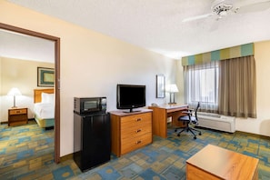 Premium bedding, desk, iron/ironing board, free WiFi
