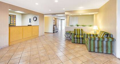La Quinta Inn & Suites by Wyndham El Paso East