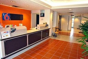 Lobby - Motel 6 Irving, TX - DFW Airport North (Irving)