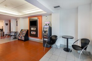 Lobby sitting area - Motel 6 Irving, TX - DFW Airport North (Irving)