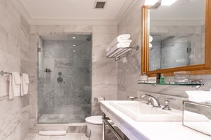 Shower, designer toiletries, hair dryer, bathrobes - el PRADO (Palo Alto)