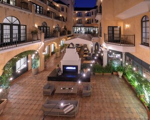 Courtyard view - el PRADO (Palo Alto)