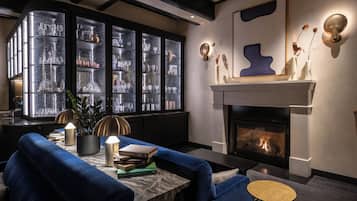 Bar lounge