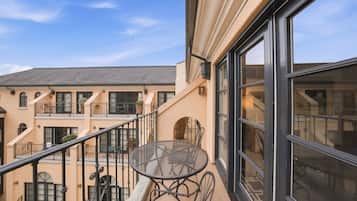 Deluxe Room, 1 King Bed | Balcony
