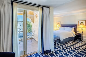 Deluxe Room, 1 Queen Bed | Egyptian cotton sheets, premium bedding, down duvets, pillow-top beds