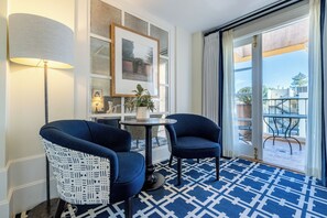 Deluxe Room, 1 Queen Bed