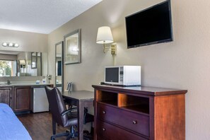 Room, 1 King Bed, Accessible, Non Smoking | Desk, iron/ironing board, free cots/infant beds, rollaway beds
