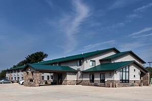 Front of property - Motel 6 Kewanee, IL (Kewanee)