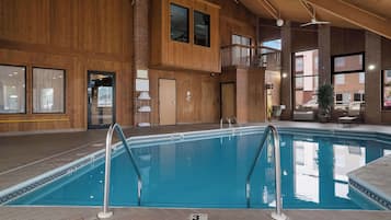 Indoor pool, sun loungers