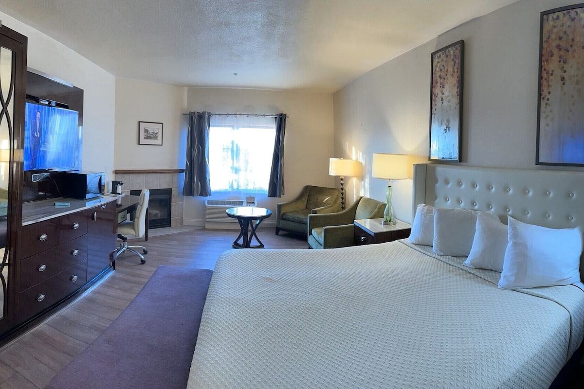 Deluxe Suite, 1 King Bed, Jetted Tub | Desk, laptop workspace, blackout curtains, iron/ironing board