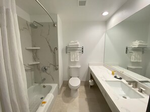 Kostenlose Toilettenartikel, Haartrockner, Handtücher, Seife