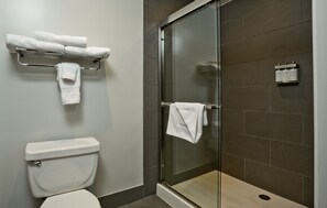 Dusche, Regendusche, kostenlose Toilettenartikel, Haartrockner