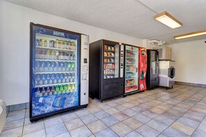 Vending machine - Motel 6 Belmont, CA - San Francisco - Redwood City (Belmont)