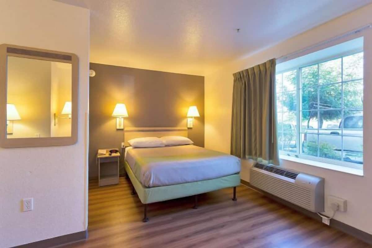 Free WiFi, bed sheets, wheelchair access