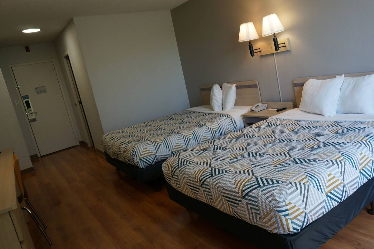 Deluxe Room, 2 Queen Beds, Non Smoking, Refrigerator
