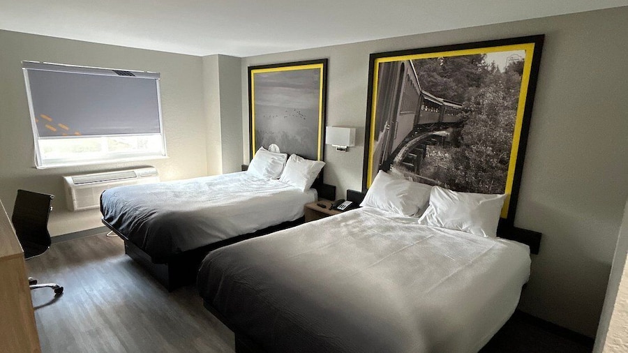 Super 8 by Wyndham Lewiston Auburn Area
