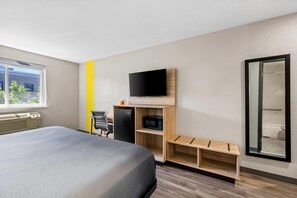 Standard Room, 1 King Bed | Desk, iron/ironing board, free cribs/infant beds, rollaway beds