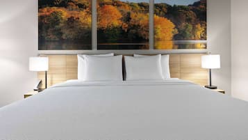 Kamer, 1 kingsize bed, niet-roken | Donsdekens, pillowtop-bedden, een bureau, een laptopwerkplek