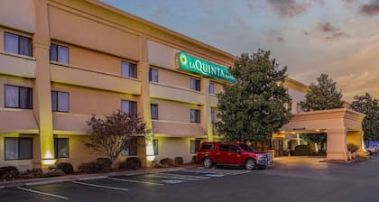 La Quinta Inn & Suites by Wyndham N Little Rock-McCain Mall