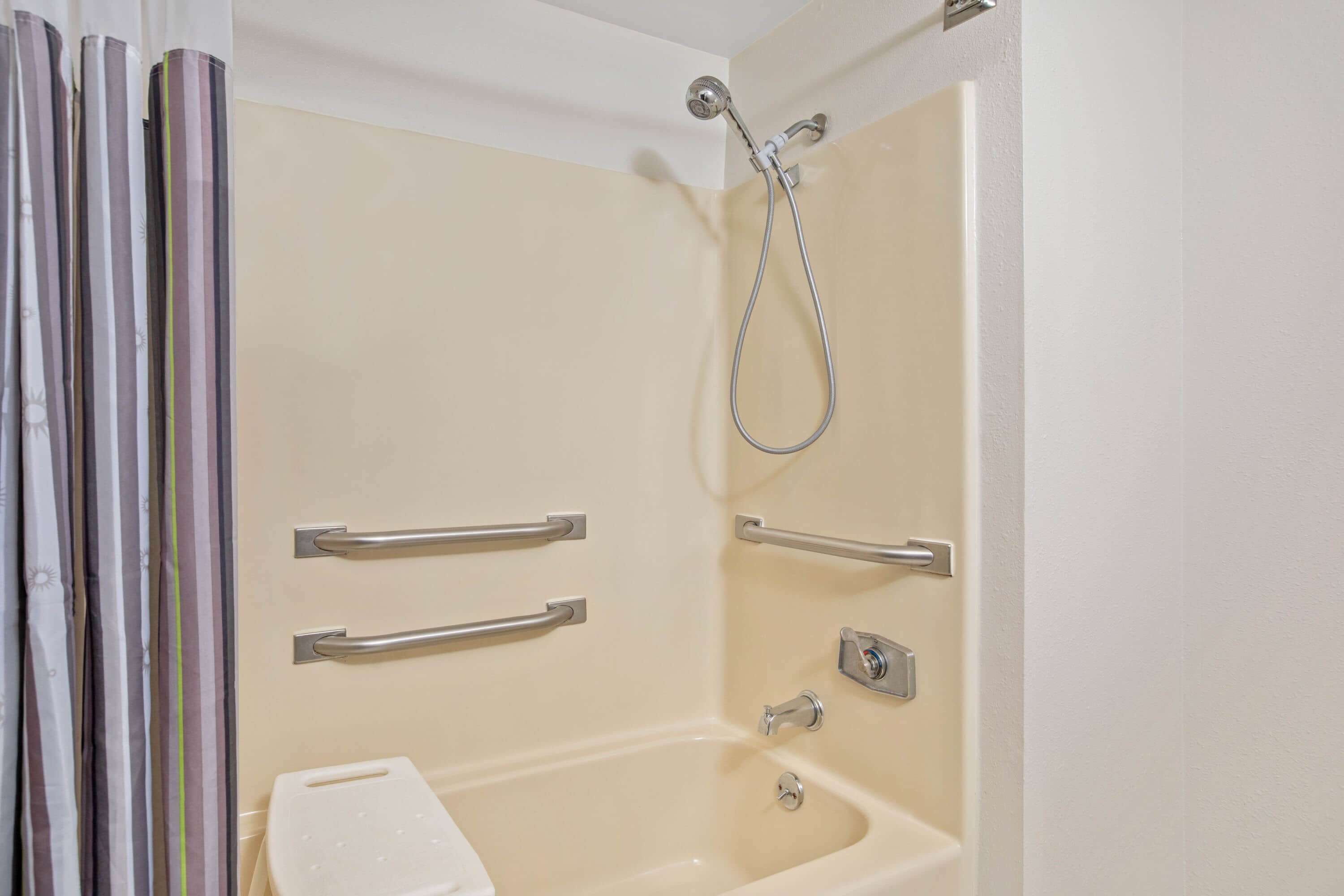 room, 1 double bed, accessible, non smoking (mobility) | bathroom | combined shower/bathtub, free toiletries, hair dryer, towels