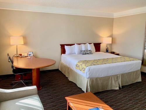 Premium bedding, desk, iron/ironing board, free cots/infant beds