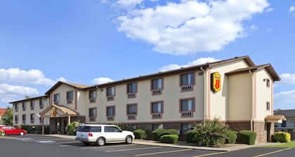 Super 8 by Wyndham Russellville