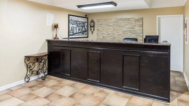 Unclassified image, 1 of 12, button - Hotel 7 Inn Paducah (Paducah)