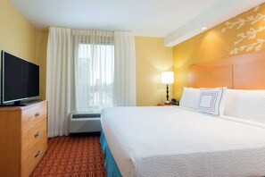 Premium bedding, desk, blackout curtains, iron/ironing board - Fairfield Inn & Suites by Marriott Louisville Downtown (Louisville)