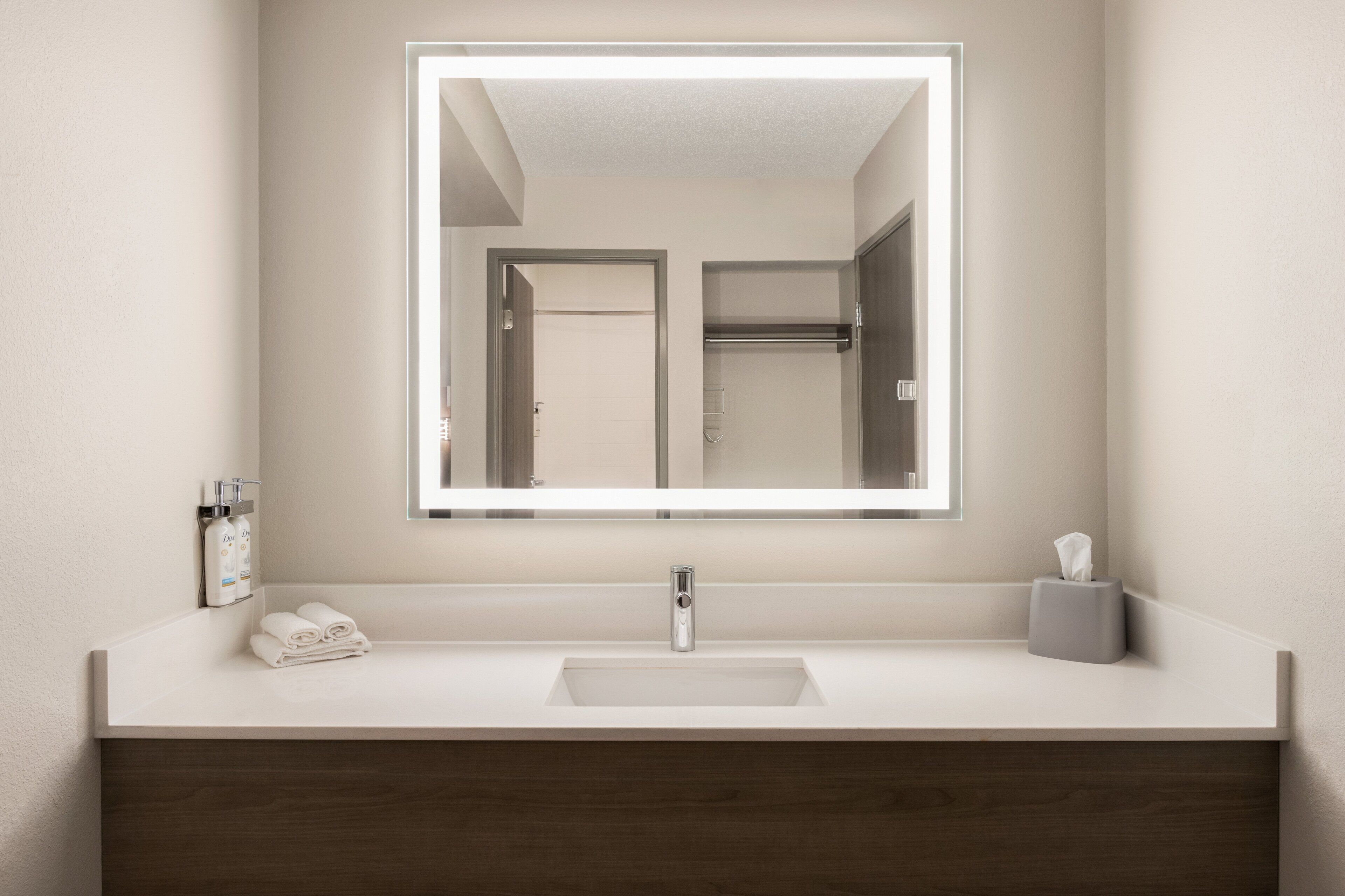 combined shower/bathtub, free toiletries, hair dryer, towels