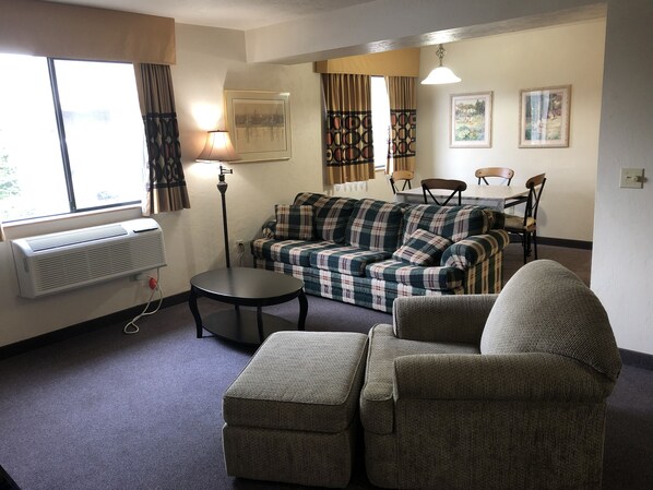 Suite, 1 King Bed, Kitchen | Living room | LCD TV - Super 8 by Wyndham Salem (Salem)