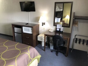 Hypo-allergenic bedding, in-room safe, desk, rollaway beds