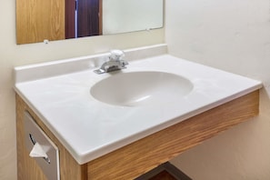 Bathroom - Super 8 by Wyndham Salem (Salem)