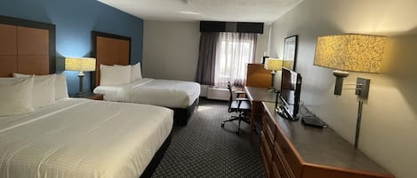Kamer, 2 tweepersoonsbedden, niet-roken | Luxe beddengoed, een bureau, een strijkplank/strijkijzer